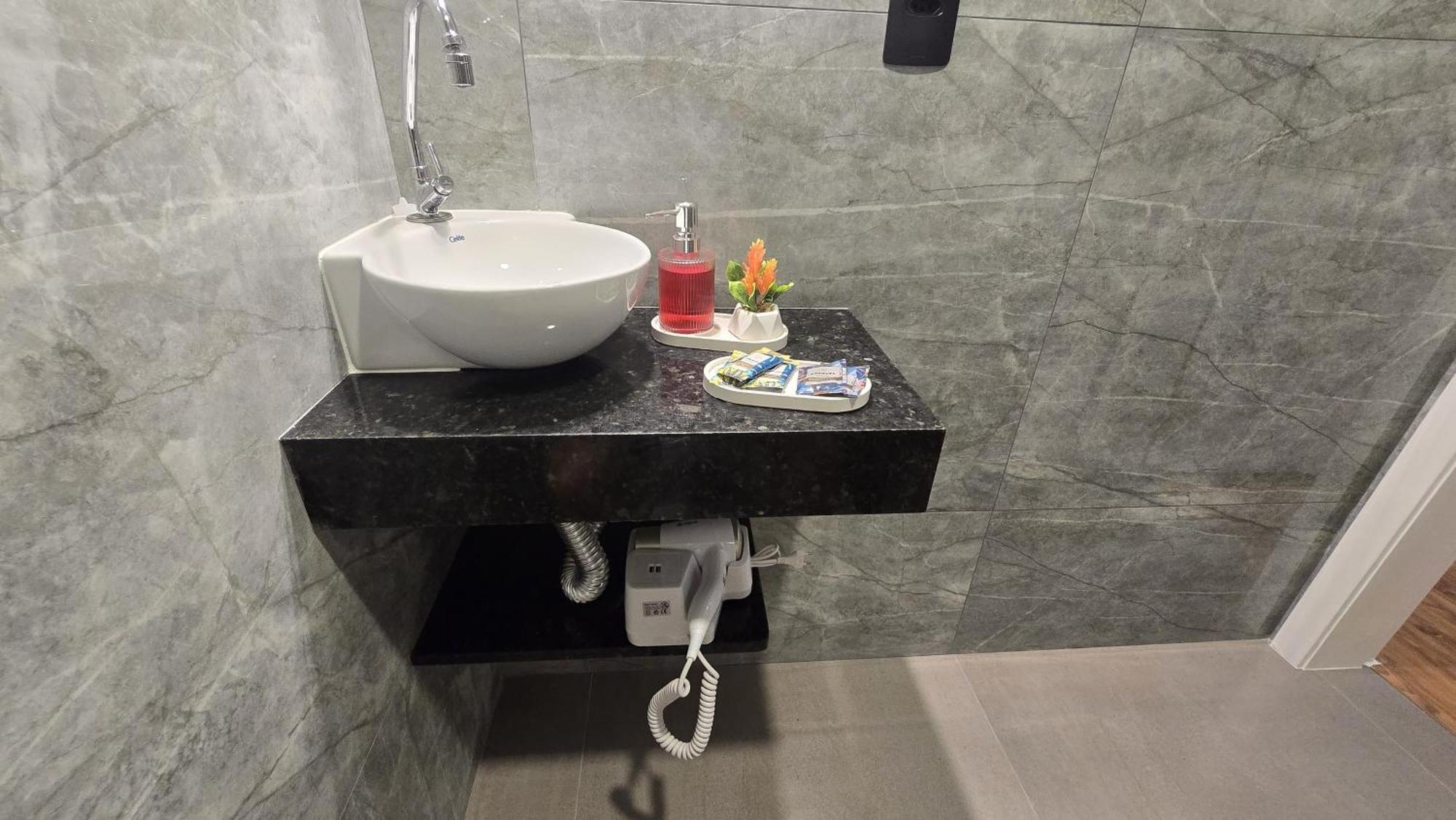 Апартаменты Loft Moderno E Aconchegante A Dois Passos Da Feirinha Do Alto! Терезополис Экстерьер фото